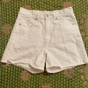 AMERICAN EAGLE white jean shorts
